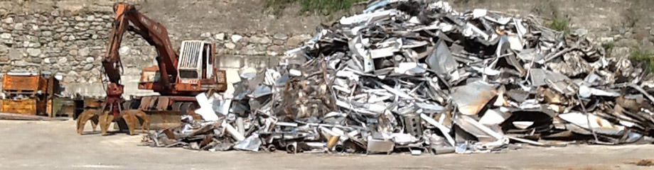 f.lli Piali: Commercio rottami, Demolizioni industriali, Raccolta rifiuti speciali. A Pian Camuno, provincia di Brescia, Valle Camonica